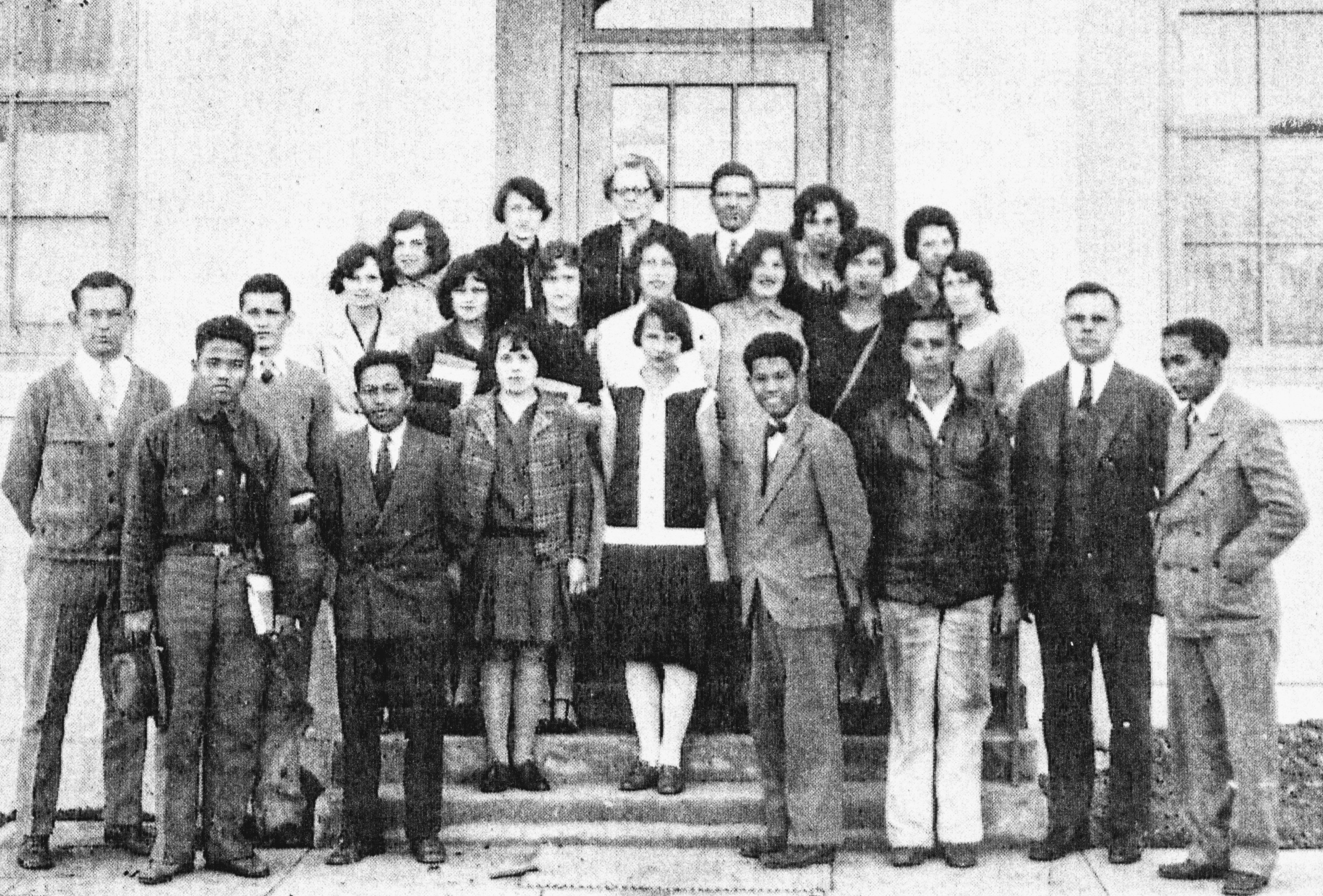 Student body and teaching staff of Salinas Junior College in front of Salinas High School, where the college was founded in 1920